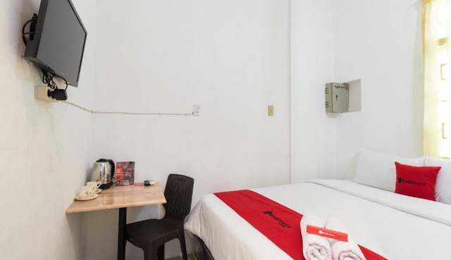 RedDoorz near Sun Plaza Medan 2 in Medan