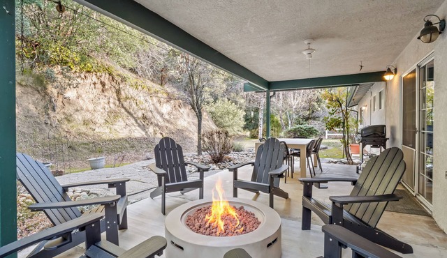 Redesigned - Fire pit - BBQ - Sleeps 12 - King Bed in Ahwahnee