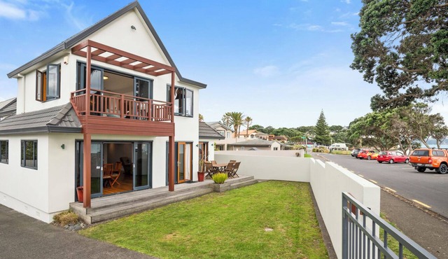 Remarkable Red Beach - Red Beach Holiday Home in Red Beach