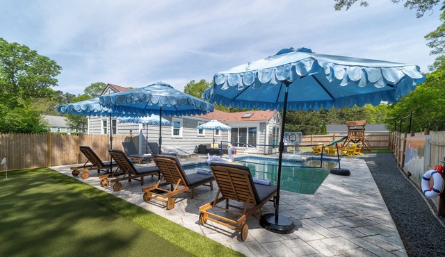 Resort Home, Heated Pool, Putting Green, Game Room, Speak Easy Poker Lounge in Harwich