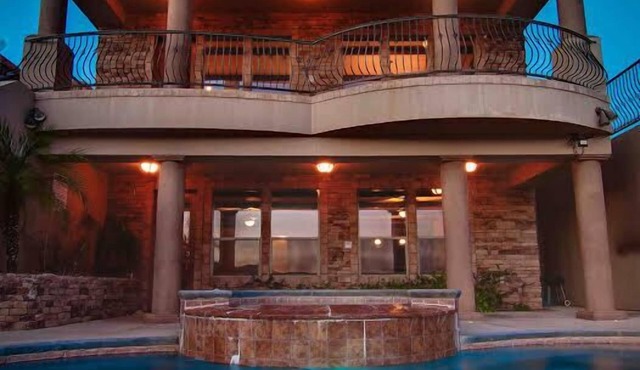 Riverfront Luxury Mansion, private Pool & Spa in Bullhead City