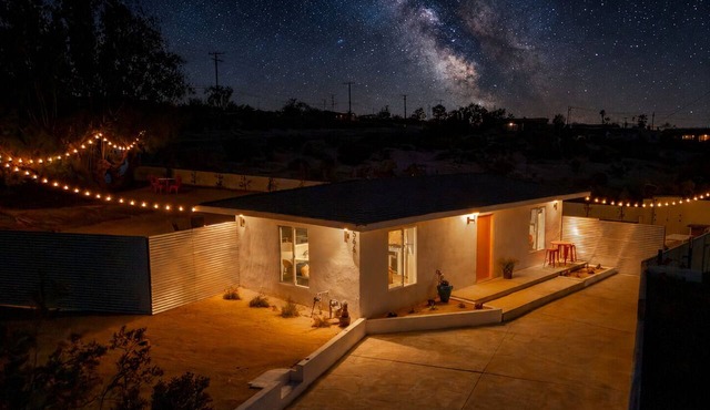 Romantic Couples Retreat, Fire Pit & Stargazing Near Joshua Tree National Park in Twentynine Palms