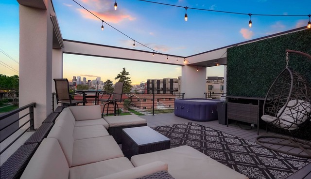 Rooftop + pool table + hot tub near Broncos Stadium! in Denver