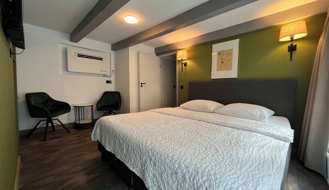 Room/private bathroom in centre in Amsterdam
