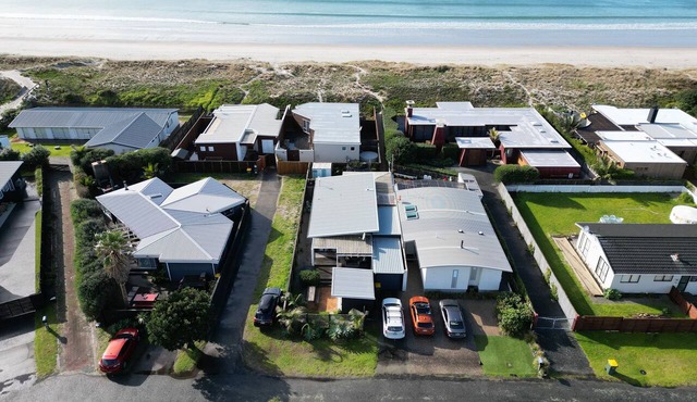 Ruby Bach, Almost Beachfront Omaha, Matakana Coast in Omaha Beach