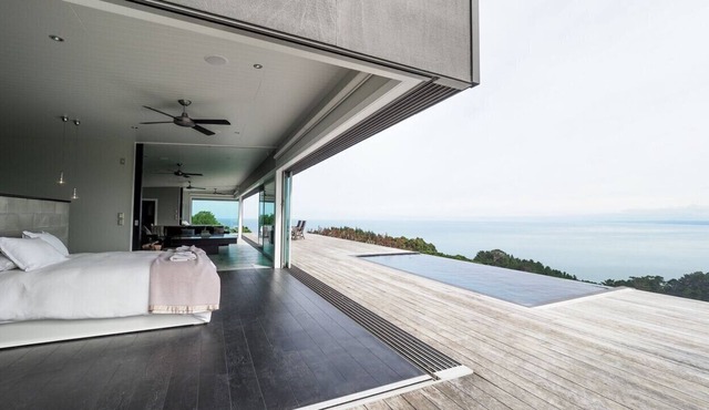 Rural Villa w/infinity pool & panoramic views in raglan