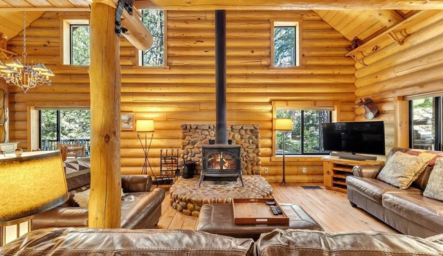 "Rustic Elegance - A Woodland Escape" in Idyllwild-Pine Cove
