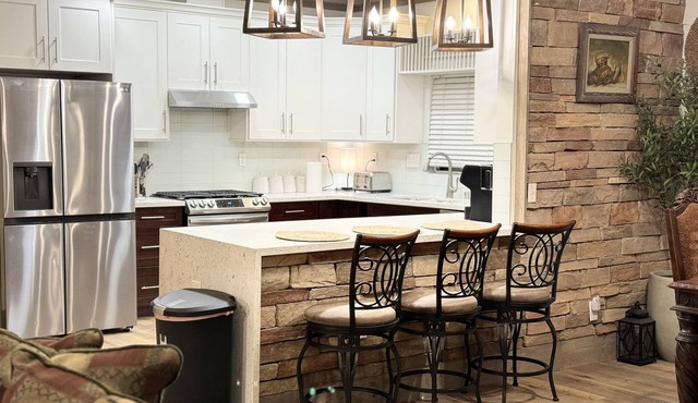 Rustic Solitude 5Bdr/4Bth/2940 sqft Luxury Lodge in Modesto