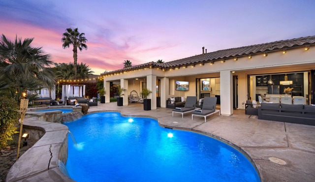 Santana: Pool, Spa, BBQ, Fire Pit, Cabanas, Games! in Indio