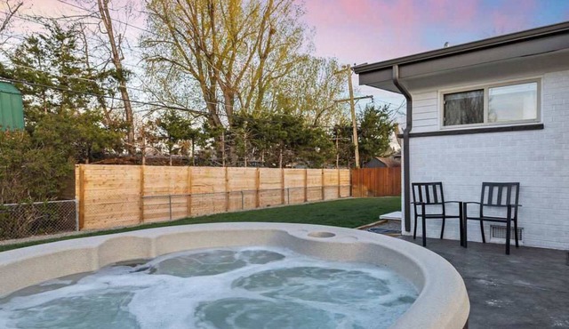Sauna- Hot Tub- Garage Game Room- Outdoor Dining in Arvada