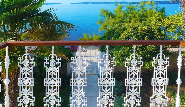 Seafront Villa Agnes, old captains house, beachfront villa with private pool in Orebić