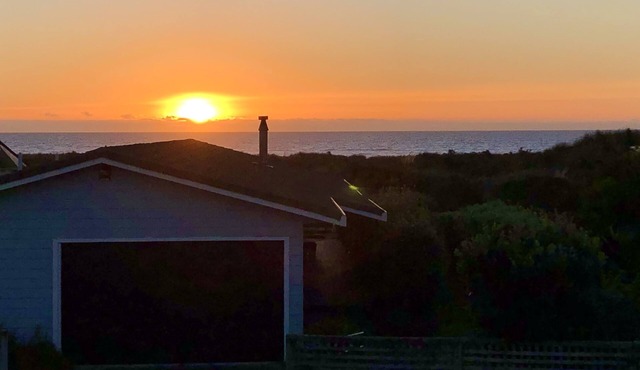 Seaviews, mountain views and sunsets in Otaki Beach