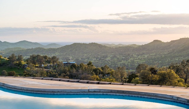 Secluded Beautiful Mountainside Getaway with a Pool & Views in Clovis
