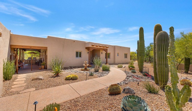 Serene 1-acre Desert Escape with Private Pool & Epic Sunsets in Tucson