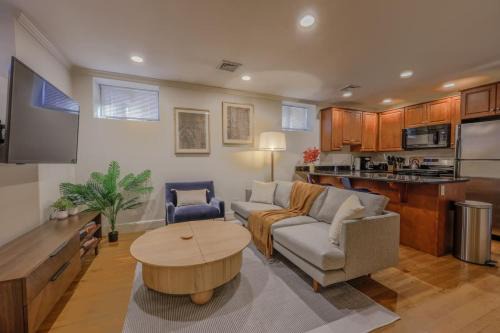 Simple 2 Bed 2 bath Close to Fenway in Boston