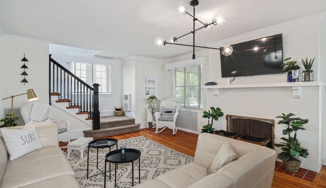 Sleeps 15, Designer Beach House w/Yard + Porch, Steps to Beach + Parking in Atlantic City