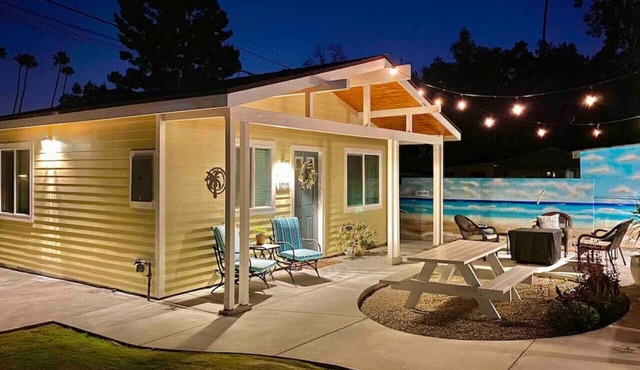 SoCal Daze, a Cozy Bungalow + Parking, Patio, BBQ in Pasadena