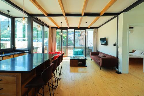 Sololaki Gem 2BR Apt with Balcony - by Wehost