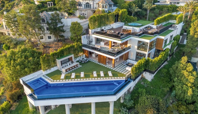 Somera Masterpiece - Breathtaking Views & High-End Amenities in Los Angeles