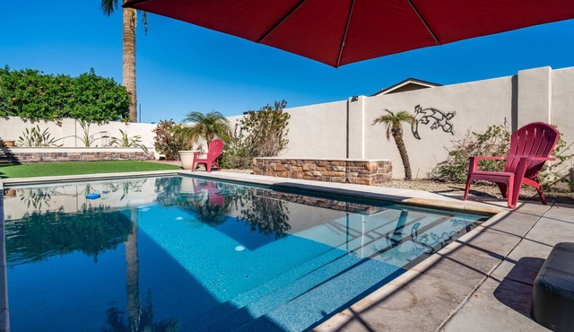 South Mountain Retreat - Free Heated Pool, Tesla outlet, RV Parking in Phoenix