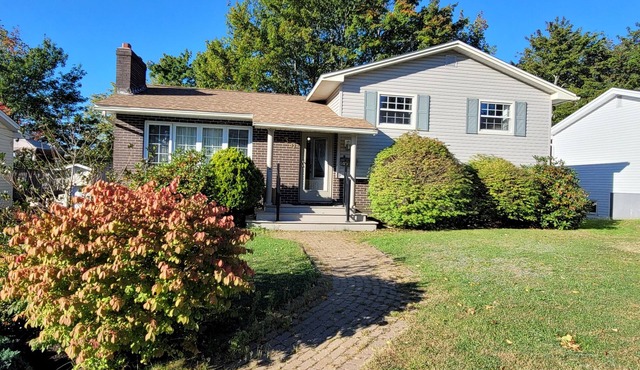 Spacious 3BR Near Airport | Private Entry, Full Kitchen & BBQ in Lower Sackville