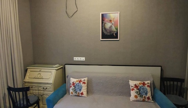 Spacious 4-bedroom apartment with WiFi, AC in a historical Tbilisi neighborhood