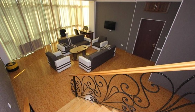 Spacious 5-bedroom apartment in fantastic Kutaisi with AC