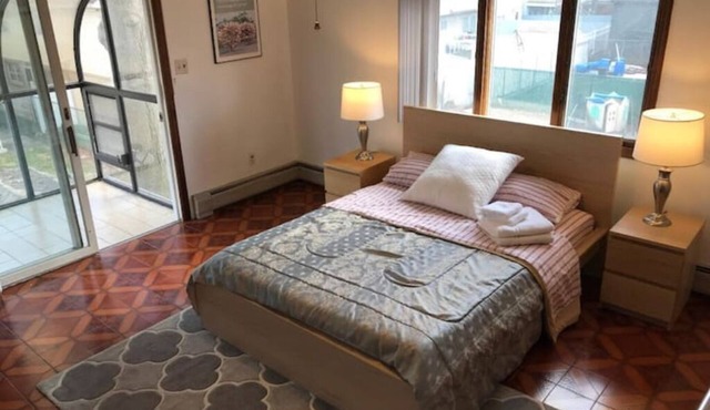 Spacious 7 Bed, 3 Bath spanning two separate floors. CLOSE TO NYC 30 day minimum in Secaucus