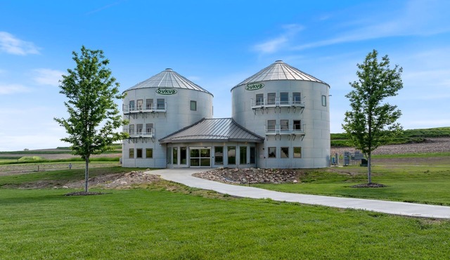 Spacious and modern guestrooms located a short drive from Omaha/Council Bluffs in Treynor