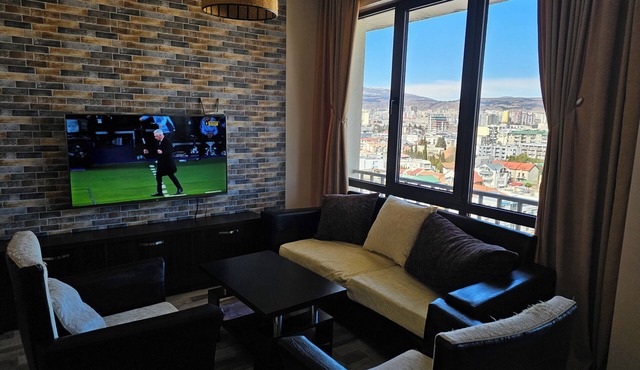 Spacious Apartment with Nice Views Next to Wood