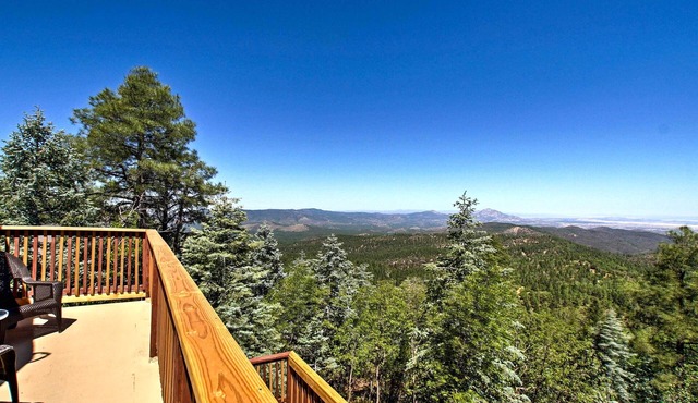 Spacious Cabin w/Deck, Mountain Views, Fire Pit! in Prescott