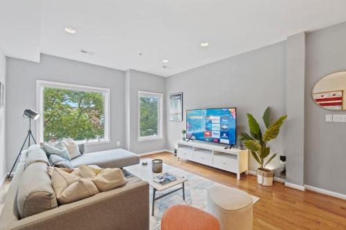 Spacious DC Retreat Two Units 4BR & 5BA #DCottage in Washington