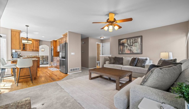 Spacious Garden House Near Red Rocks in Lakewood