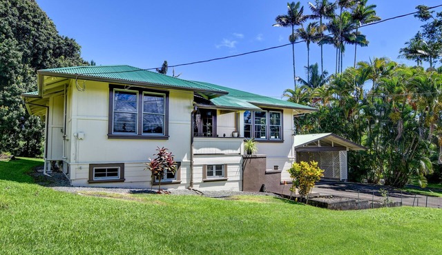 Spacious Historic Estate ~ 5 Min Walk to Hilo & Bay Front in Hilo