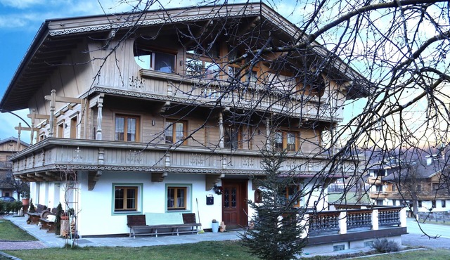 Spacious holiday apartment in Aschau near the ski areas in Aschau im Zillertal