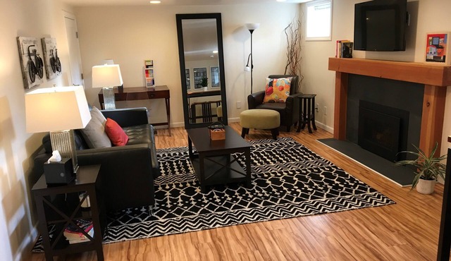 Spacious & Modern 1 Bedroom Bryant Retreat Near UW in Seattle