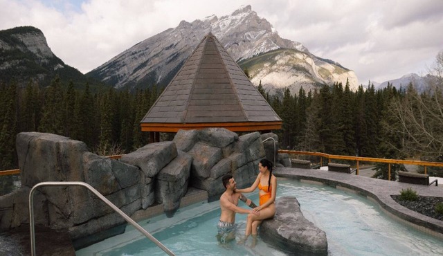 Spacious Room | Gas Fireplace + Balcony | EV Chrgr in Banff