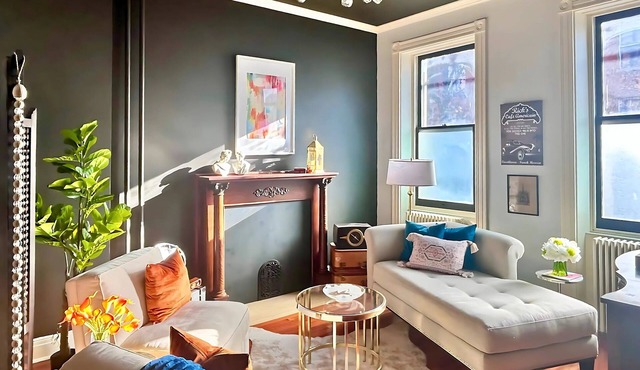 Star-Inspired 5BR Manor | Sauna, Karaoke – Sleeps 12 in Lancaster
