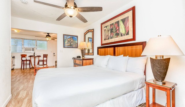Steps from the Beach Family Retreat w/Free Parking in Boutique Style Building in Honolulu
