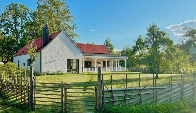 Stone house with sea view in Katthammarsvik in Katthammarsvik