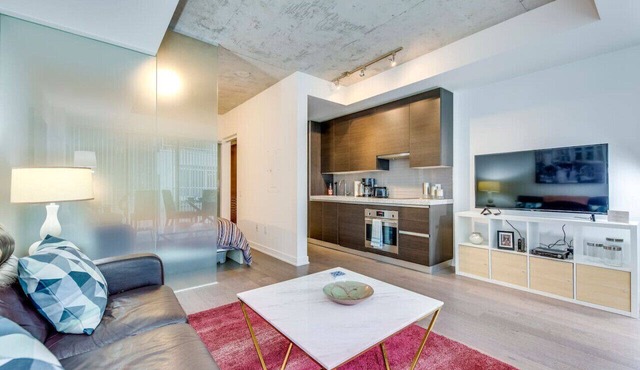 Stunning 1BR Executive Suite in Popular King West in Toronto
