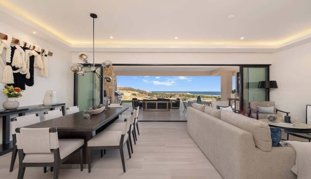 Stunning Oceanfront 3BR Condo w/Private Pool in Quivira, Alvar in Cabo San Lucas