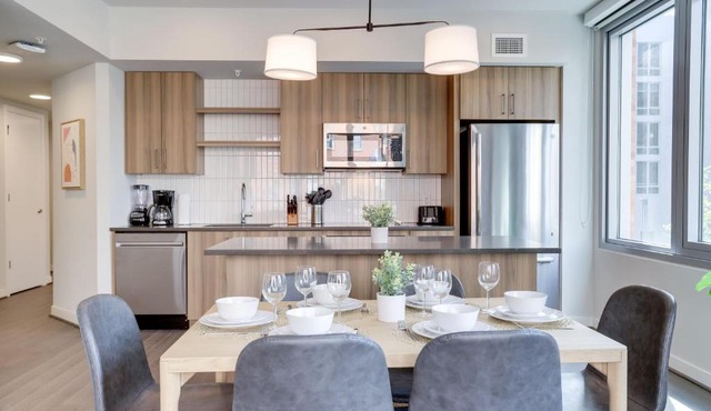 Stylish Condo at Clarendon with Rooftop Views in Arlington
