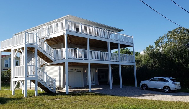 Summer Breeze II Ocean Views, walk to beach, spectacular decks, elevator. in Narragansett