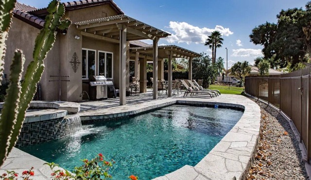 Sun-Kissed Oasis, Entertainers Dream on the Golf Course w/Private Pool in Indio