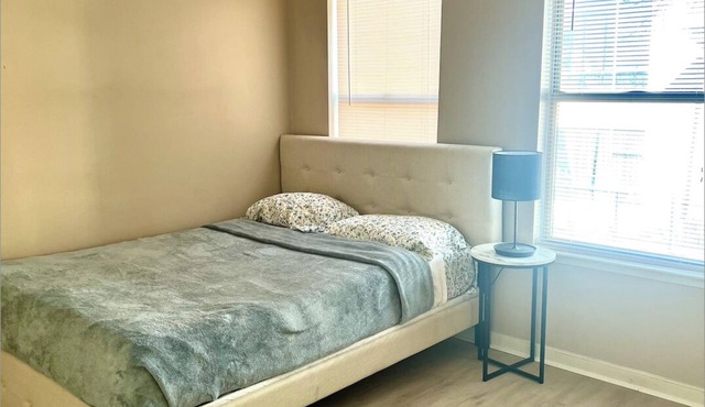 Sunfilled studio space with Laundry and WiFi in charming DC in Washington