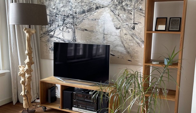 Sunny, Charming 2 Bedroom Apartment Walking Distance to the Canals of Amsterdam in Amsterdam