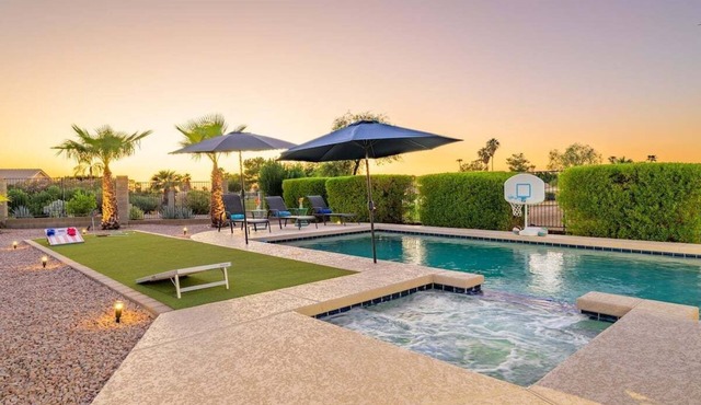 Sunsets on Seventh | Golf Course, Heated Pool and Spa, Ping Pong & Shuffleboard in Mesa