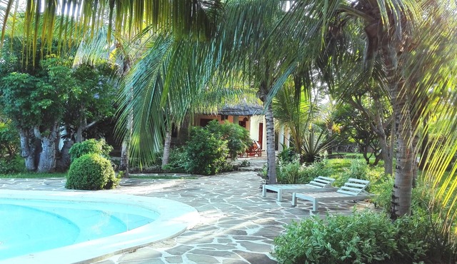 Superior villa with garden/pool and personal service to 150mt sea in WATAMU