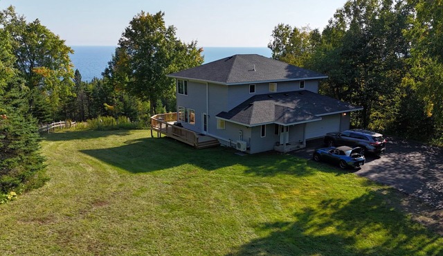 Sweeping lake views-5 min drive to Gooseberry-10 min to Two Harbors-3 bedrooms in Two Harbors